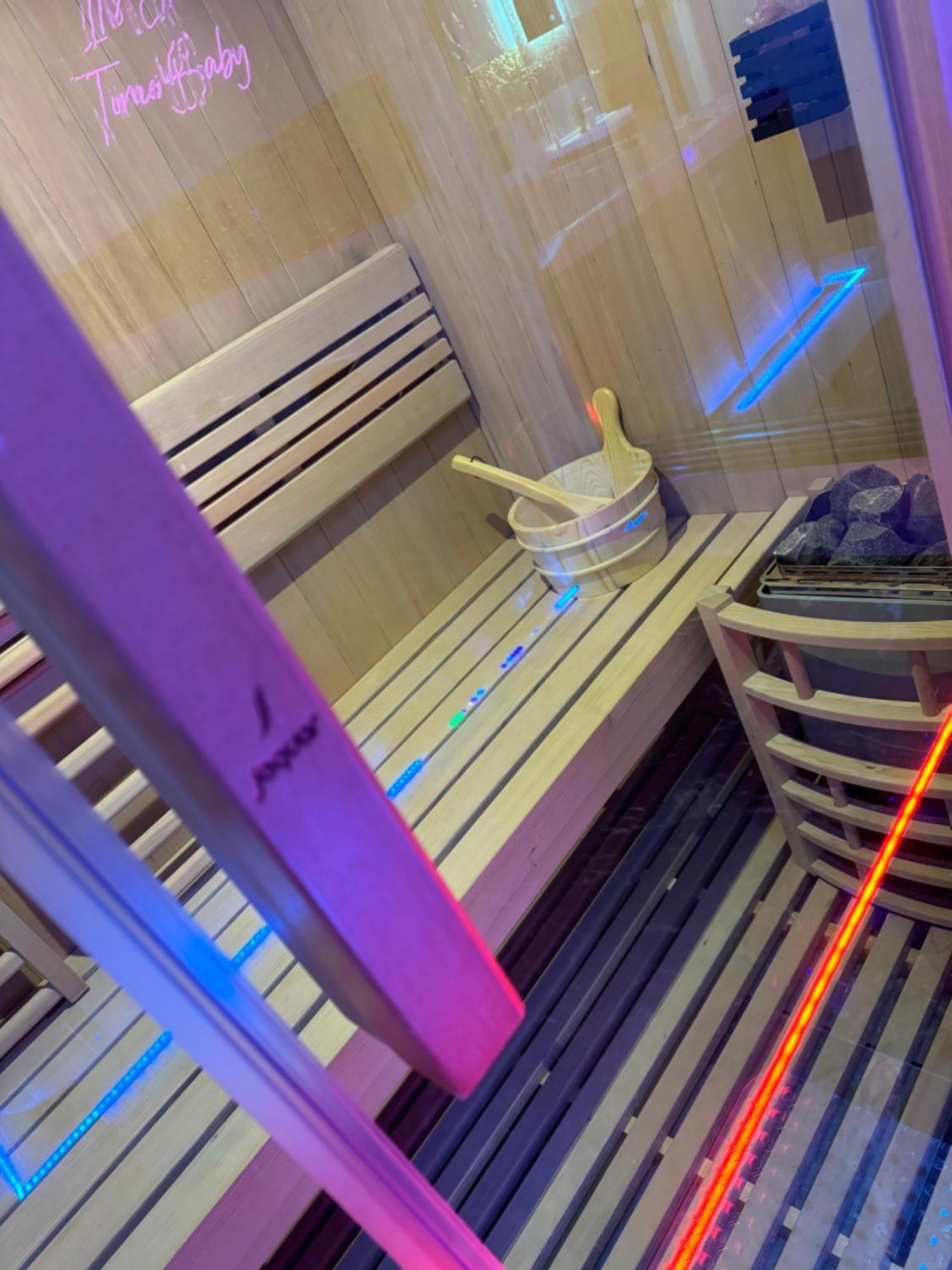 Highfield Private Spa Apartment ブラッドフォード エクステリア 写真